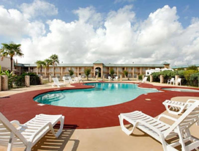 Motel Super 8 By Wyndham New Iberia Esterno foto